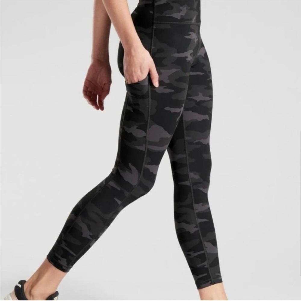 NWT Athleta Ultimate Camo 7/8 Tights Grey Athletic Workout Leggings Women’s M - Picture 8 of 17